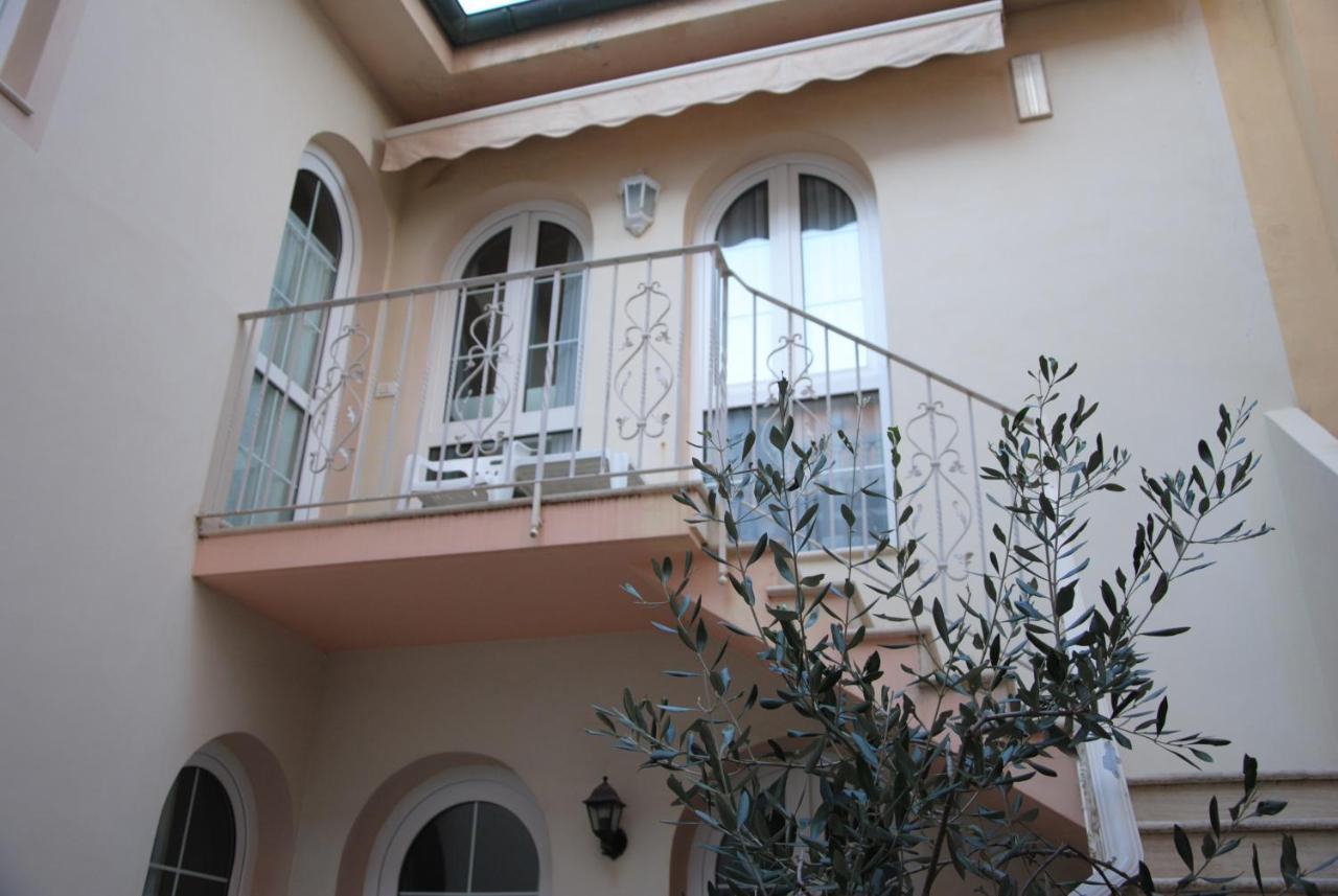 Villa Tina Hotel เวียเรจโจ ภายนอก รูปภาพ