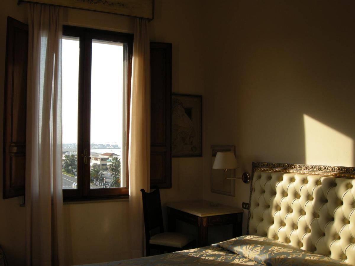 Villa Tina Hotel เวียเรจโจ ภายนอก รูปภาพ